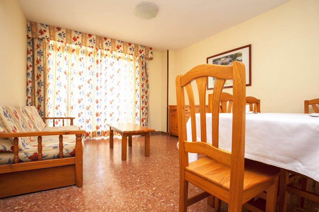 Apartamentos Bahia Dorada Y Iris Salou Dış mekan fotoğraf