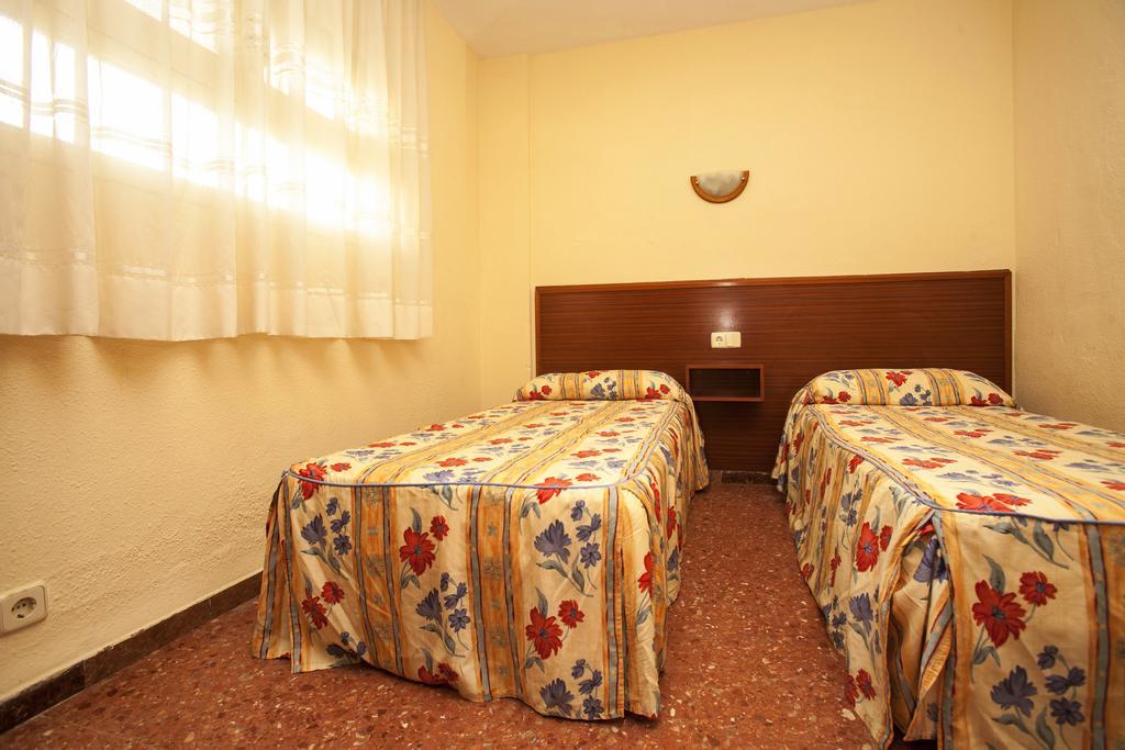Apartamentos Bahia Dorada Y Iris Salou Dış mekan fotoğraf